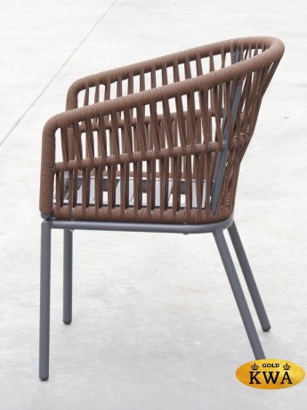 Кресло плетеное с подушками