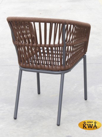 Кресло плетеное с подушками