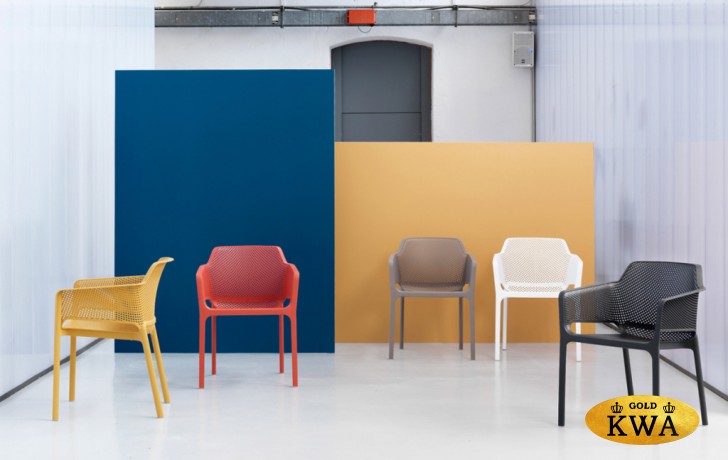 Кресло пластиковое