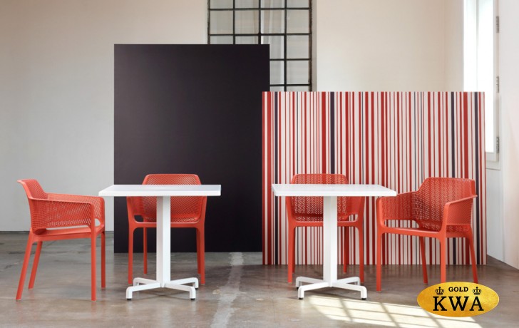 Кресло пластиковое