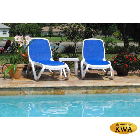 Столик пластиковый для лежака