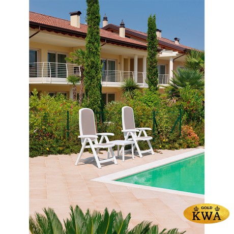 Столик пластиковый для лежака