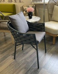 Кресло плетеное с подушками