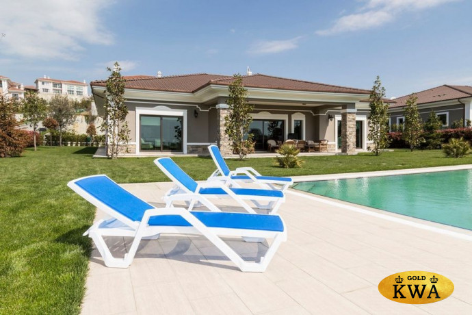 Шезлонг пластиковый MARE слоновая кость/синий  Joygarden