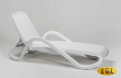 Шезлонг-лежак пластиковый