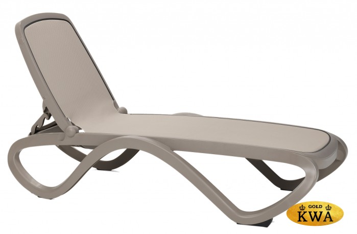 Шезлонг-лежак пластиковый