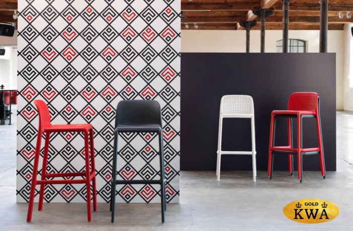 Стул пластиковый барный