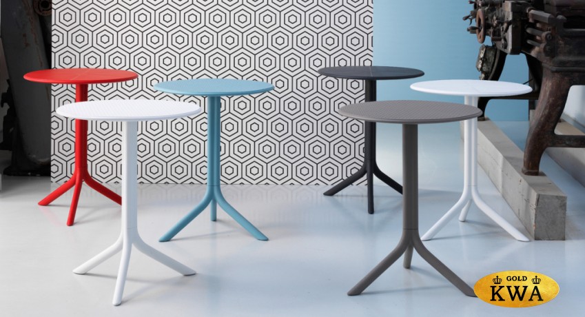 Стол пластиковый обеденный