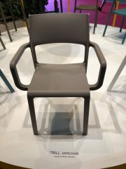 Кресло пластиковое