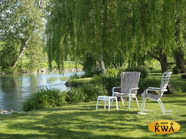 Кресло-качалка пластиковое