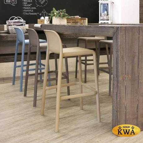 Стул пластиковый барный