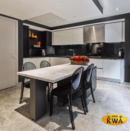 Стул прозрачный