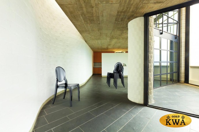 Стул прозрачный