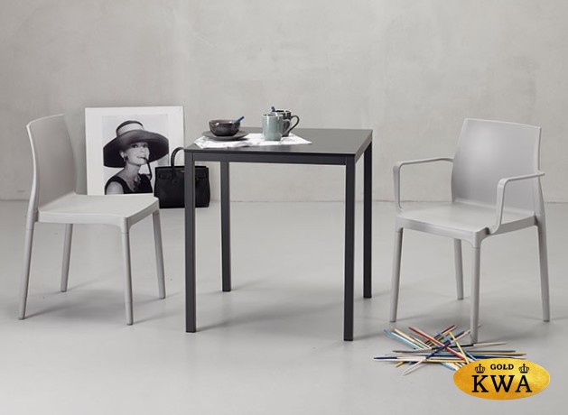 Кресло пластиковое