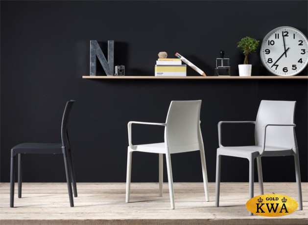 Кресло пластиковое