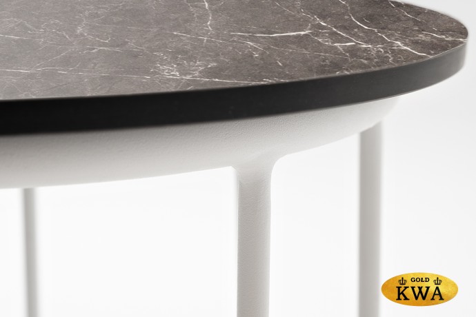 "Эквадор" журнальный стол из HPL круглый Ø40 H55, каркас из алюминия белый муар, цвет столешницы "серый мрамор"