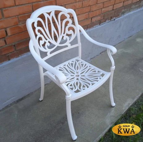 Белая обеденная группа Henry VI из литого алюминия