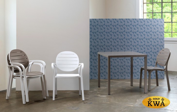 Стол пластиковый обеденный