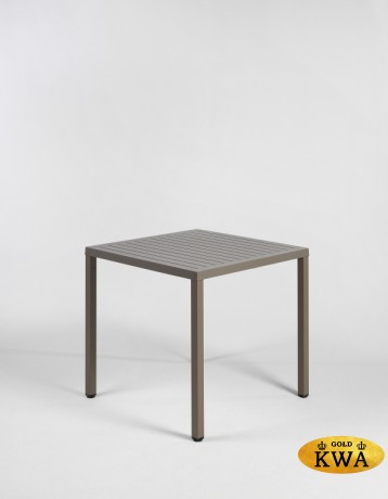 Стол пластиковый обеденный