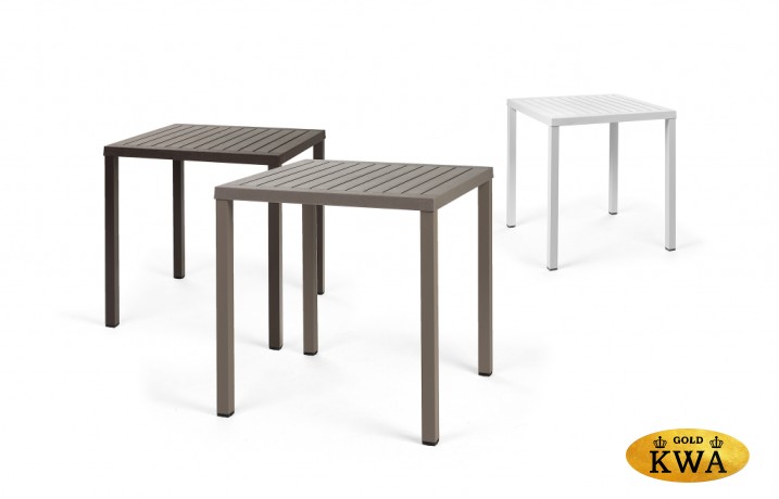 Стол пластиковый обеденный