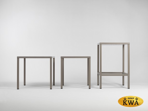 Стол пластиковый обеденный