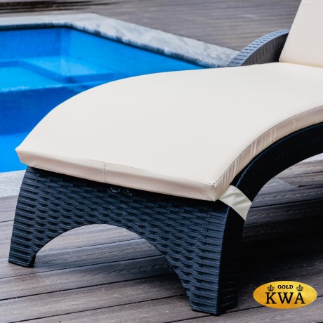 Пластиковый шезлонг MARK антрацит (с матрасом)