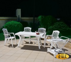 Стол пластиковый обеденный