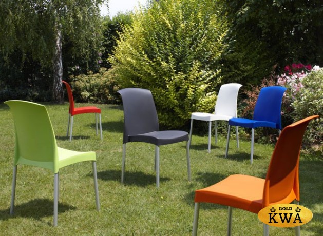 Стул пластиковый