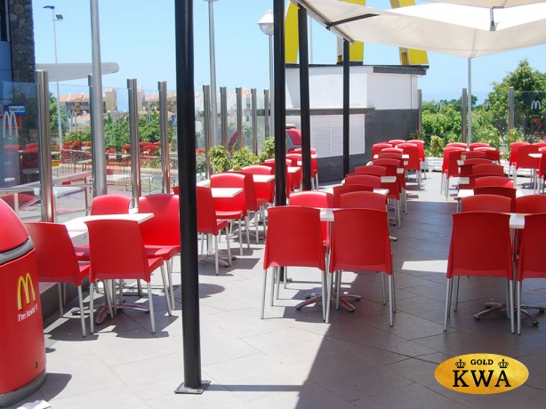 Стул пластиковый