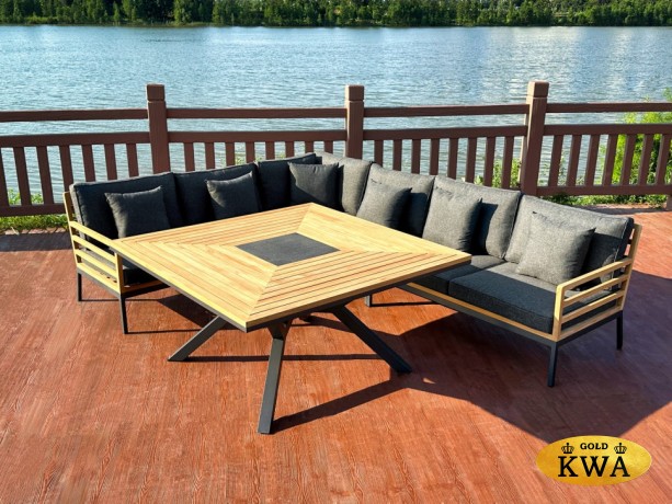 Стол обеденный EGMONT из тика 140x140