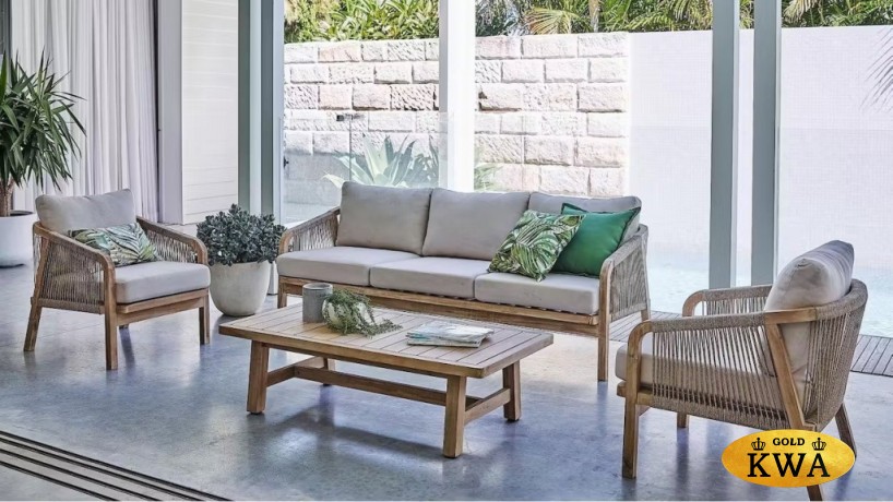 Диван деревянный трехместный