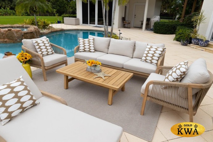 Диван деревянный трехместный