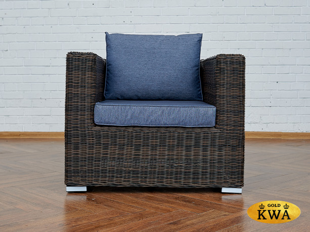 Плетеное кресло KARL с серыми подушками