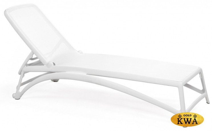 Шезлонг-лежак пластиковый