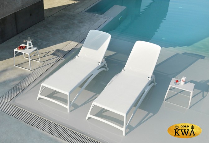 Шезлонг-лежак пластиковый