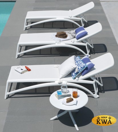 Шезлонг-лежак пластиковый