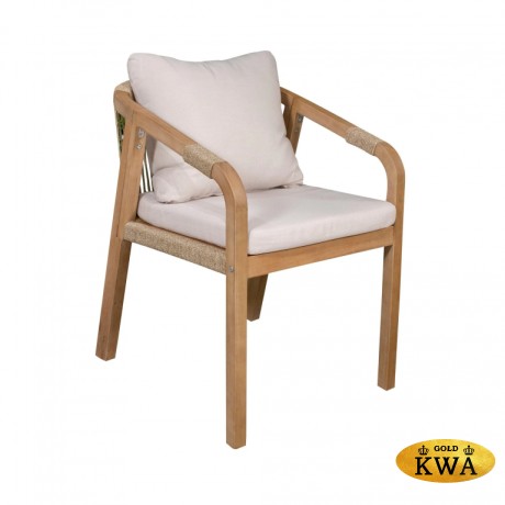 Кресло деревянное с подушками