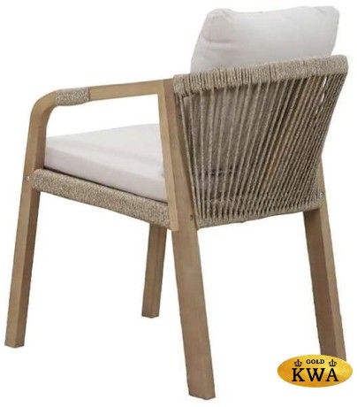 Кресло деревянное с подушками