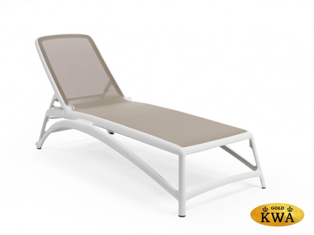 Шезлонг-лежак пластиковый