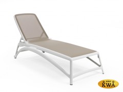 Шезлонг-лежак пластиковый