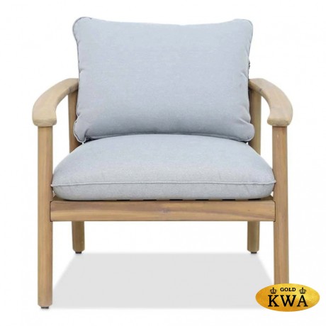 Лаунж-кресло деревянное с подушками