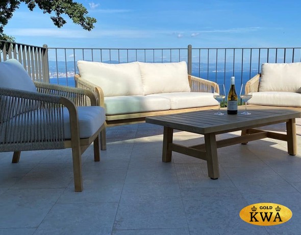 Диван деревянный двухместный