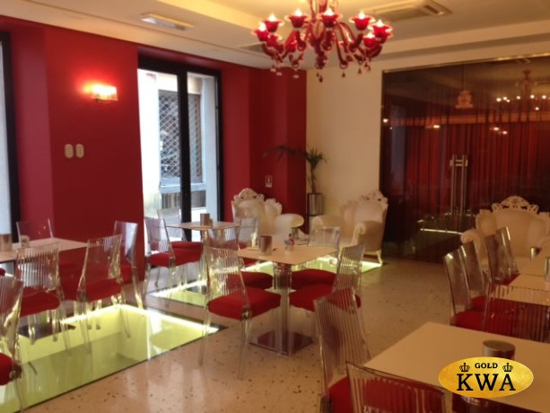 Стул прозрачный