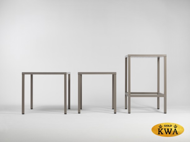 Стол пластиковый обеденный