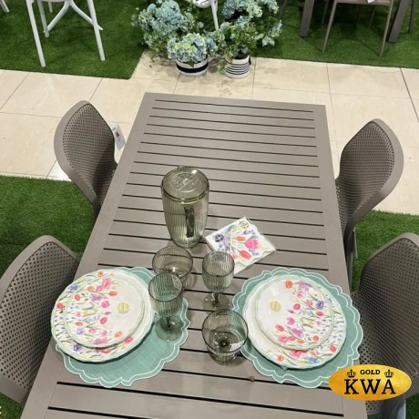 Стол пластиковый обеденный