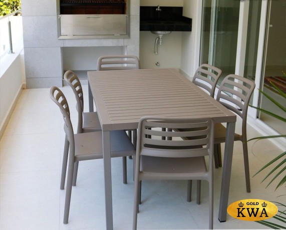 Стол пластиковый обеденный