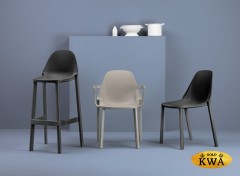 Стул полубарный пластиковый