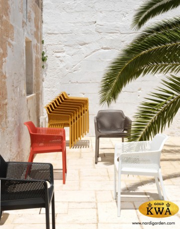 Кресло пластиковое