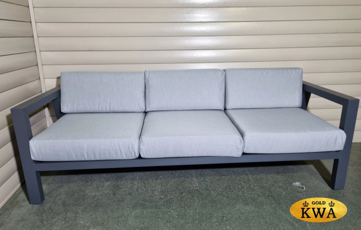 Диван трехместный из алюминия Graphite