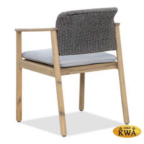 Кресло деревянное с подушкой